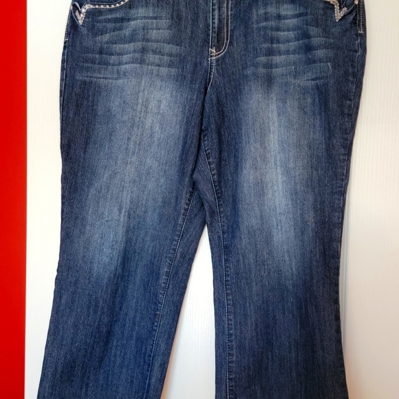 NEW Plus Size Women's Jeans - Picture 4 of 11